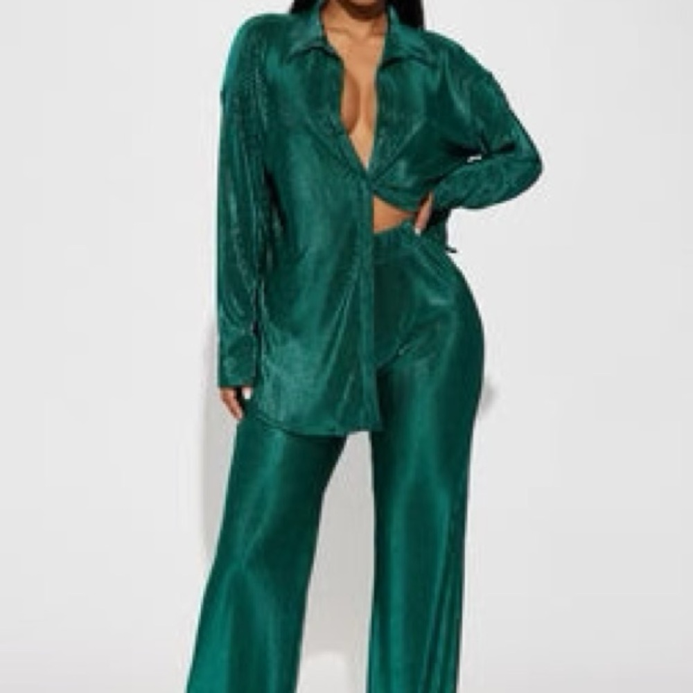 Fashion nova- kiss of a star metallic pant set